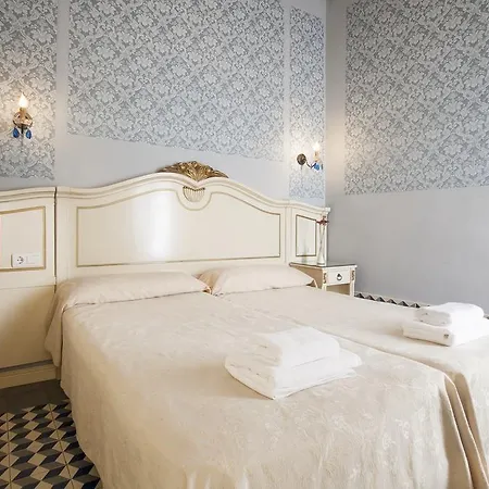Casa De Mercedes 2* Malaga