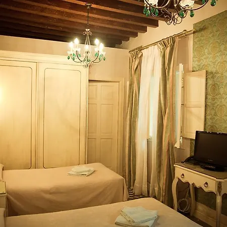 Hotel Casa De Mercedes 2*